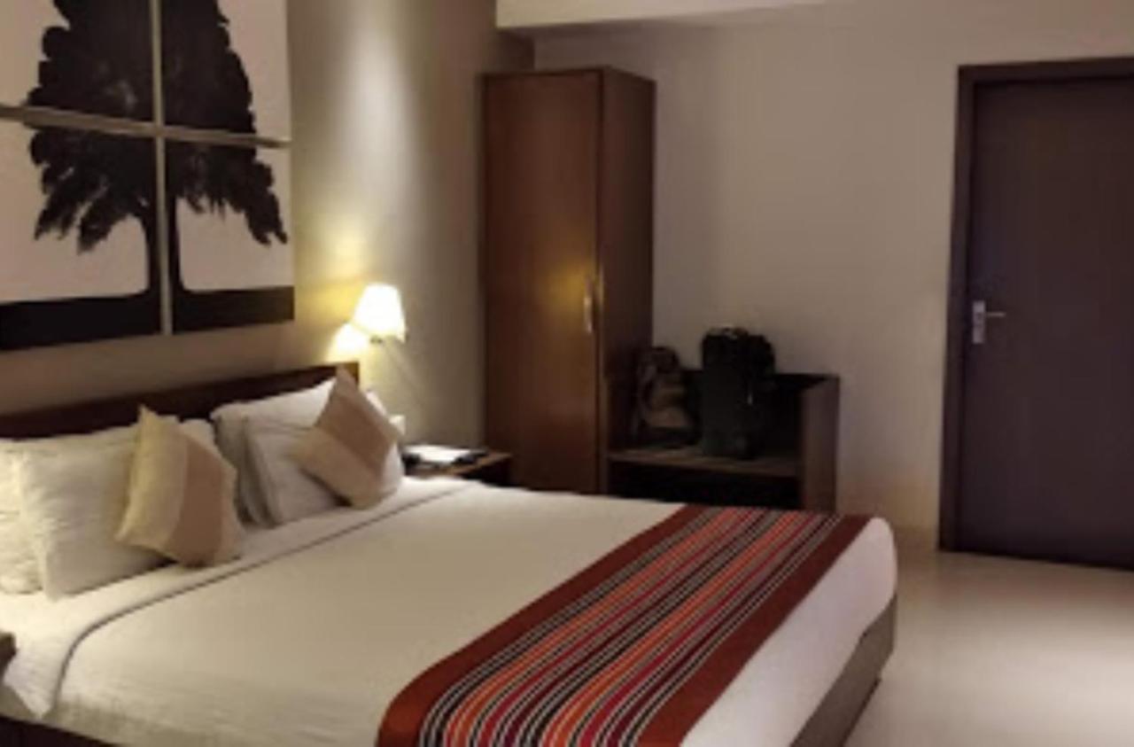 Orbit Hotel - Bagdogra エクステリア 写真
