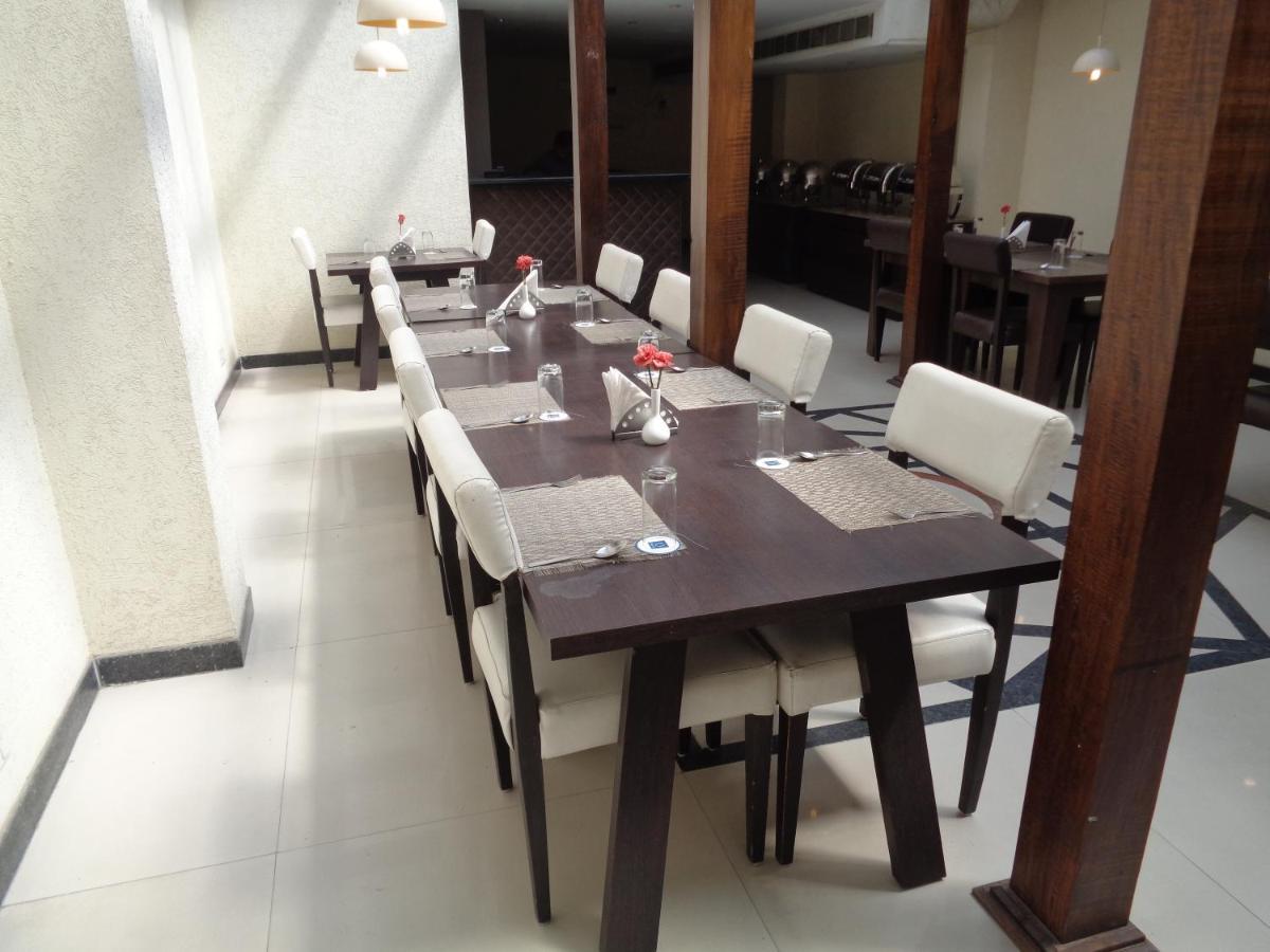 Orbit Hotel - Bagdogra エクステリア 写真